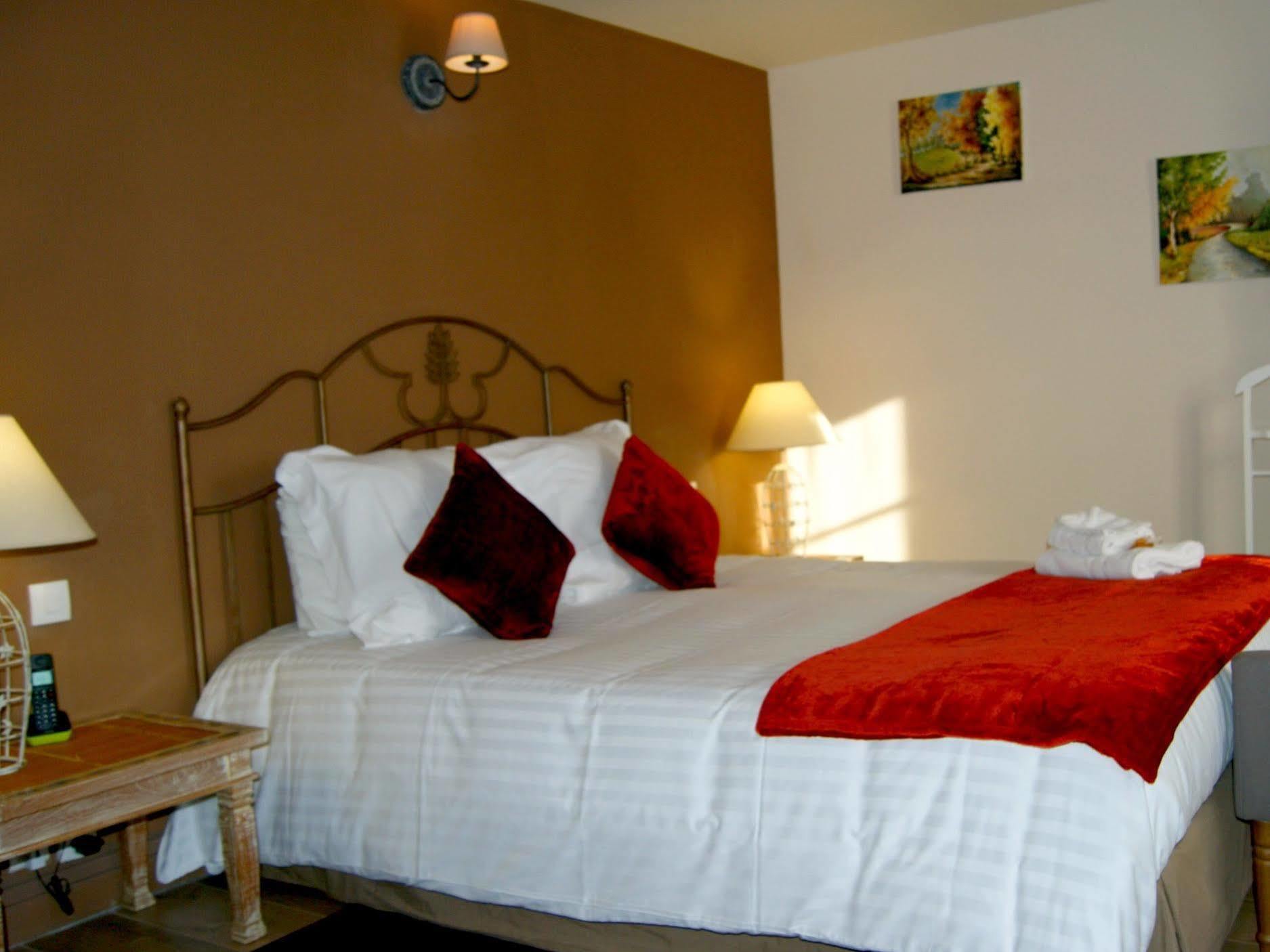 Le Saint Eloi Logis & Spa Restaurant L Schumacher Solignac Exterior foto